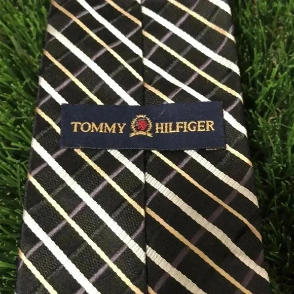 TOMMY HILFIGER 100% Silk Made in USA Tie - Picture 3 of 8